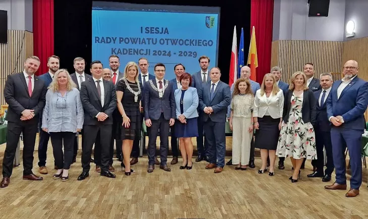 nowy starosta powiatu otwockiego,tomasz laskus starosta otwocki,nowa rada powiatu otwockiego,sesja rady powiatu otwockiego,pierwsza sesja rady powiatu otwockiego