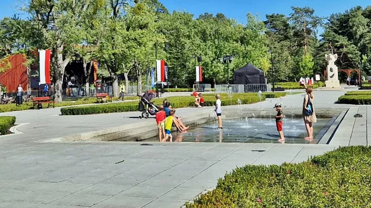 fontanna otwock,woda otwock,wodny plac zabaw,wodny plac zabaw otwock,małpi gaj otwock,park miejski otwock