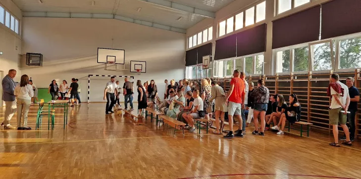 szkoła podstawowa nr 7 otwock,kontrowersje szkoła podstawowa,skandal szkoła otwock,prezydent otwocka jarosław margielski,konflikt rodziców i dyrektorki szkoły otwock