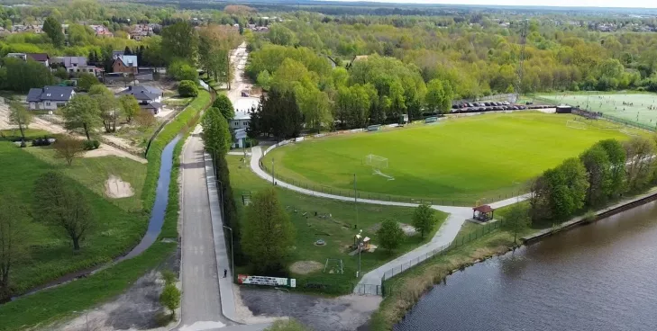 droga na stadion karczew,mazur karczew,ulica trzaskowskich karczew,budowa drogi na stadion,stadion miejski karczew,jezioro moczydło karczew