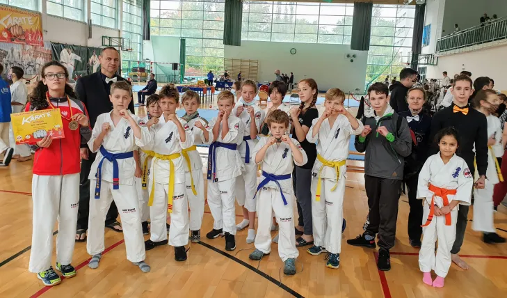 kumite,natalia,zawodników,anna,trzecie,maja,dąbrowska,kazoku