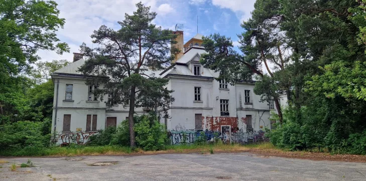 zabytkowy obiekt otwock,rewitalizacja zabytkowego obiektu otwock,sanatorium otwock,grupa arche,hotelarz sanatorium otwock,remont zabytkowego dworu,dwór bojarów otwock,sanatorium samorządowa otwock