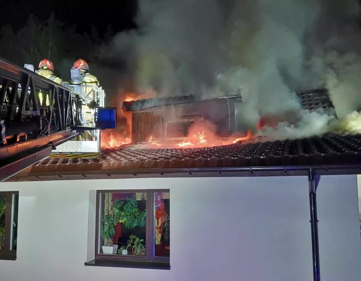 pożar stara wieś,pożar domu stara wieś,pożar domu celestynów,pożar budynku,straż pożarna celestynów,straż pożarna otwock